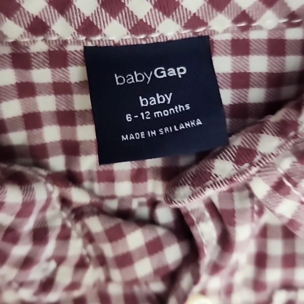 Gap outfit 6-12 mo 2pants 2‎ shirts